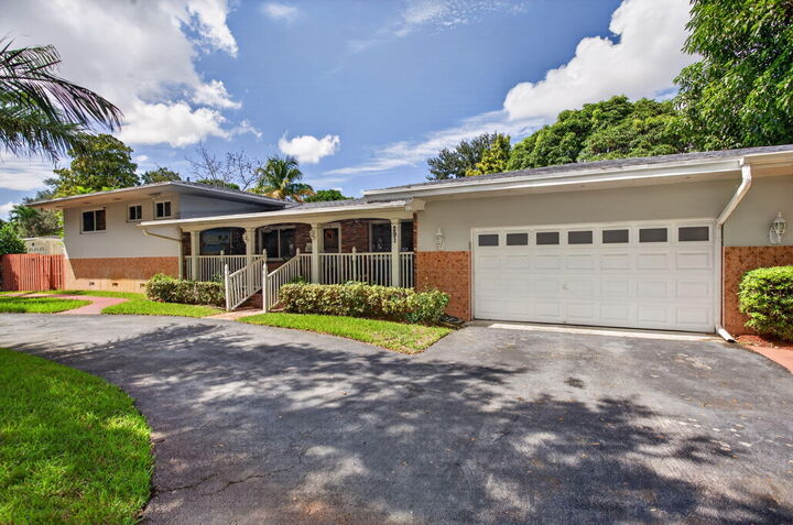 Property Photo: 291 SW 60th Avenue FL 33317