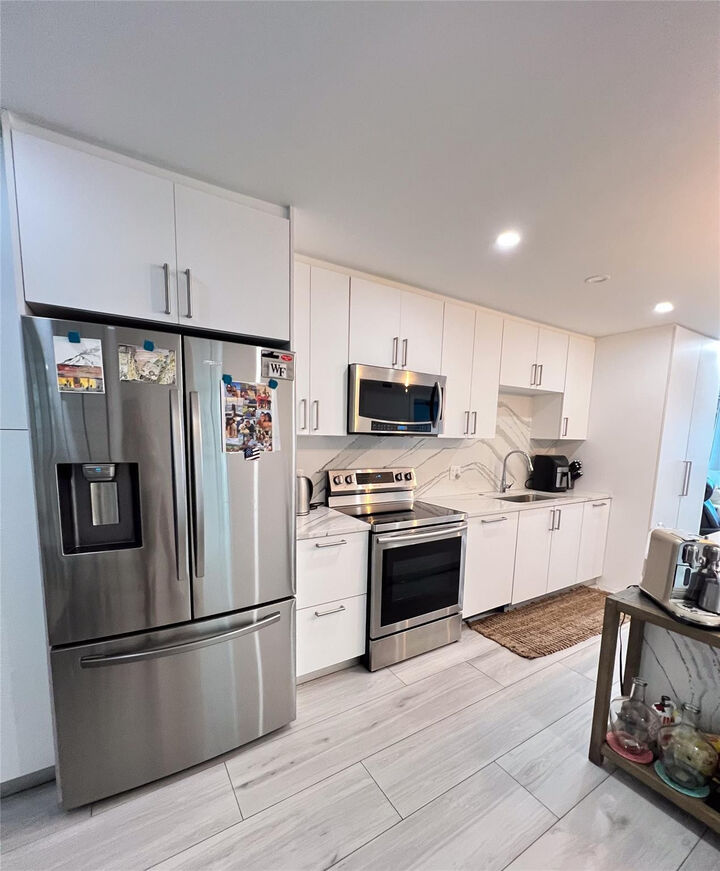 Property Photo:  2115 NE 37th Drive  FL 33308 