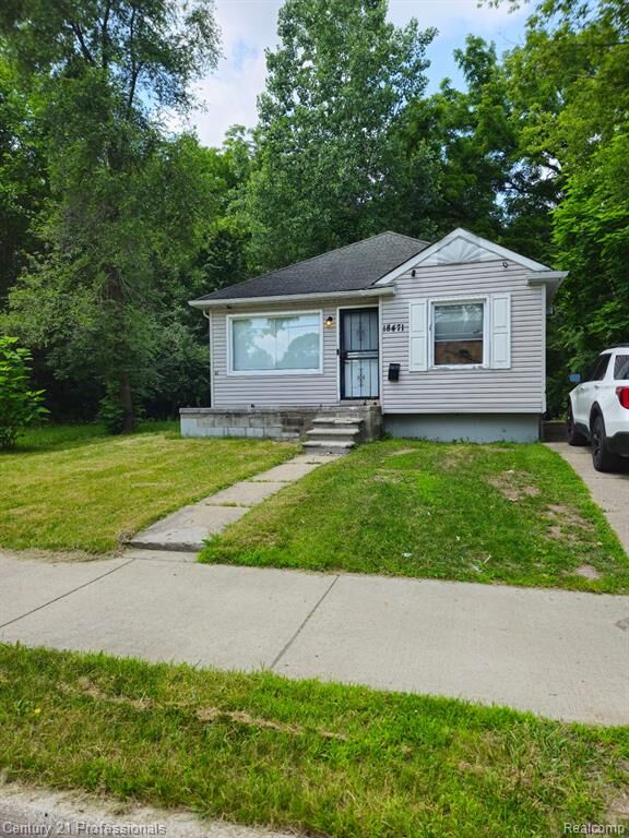 Property Photo:  18471 Trinity Street  MI 48219 