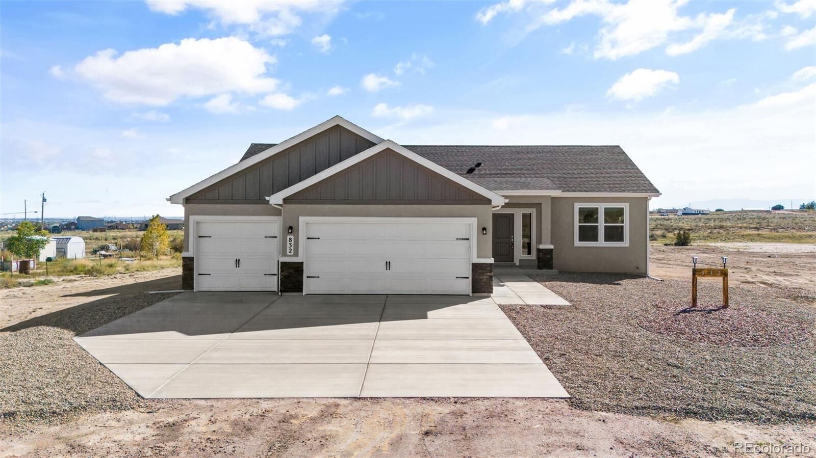 Property Photo: 832 E Loma Drive CO 81007