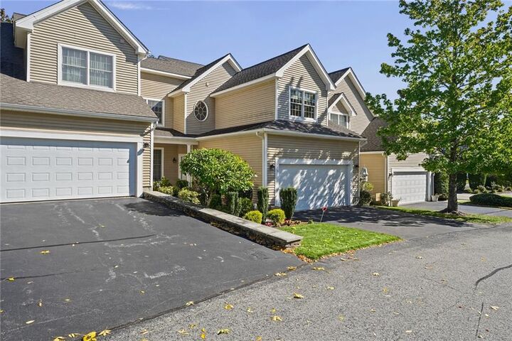 Property Photo:  16 Starling Way  RI 02893 