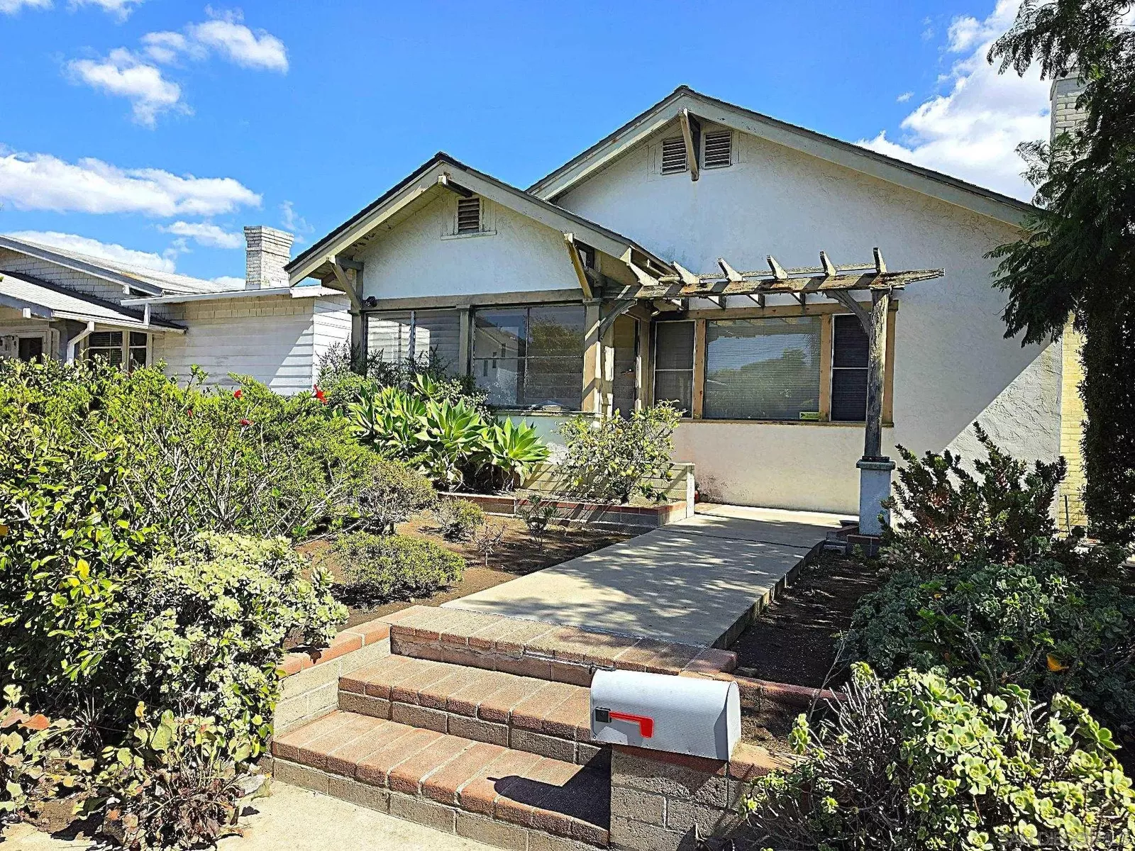 Property Photo:  2911 Dale St  CA 92104 