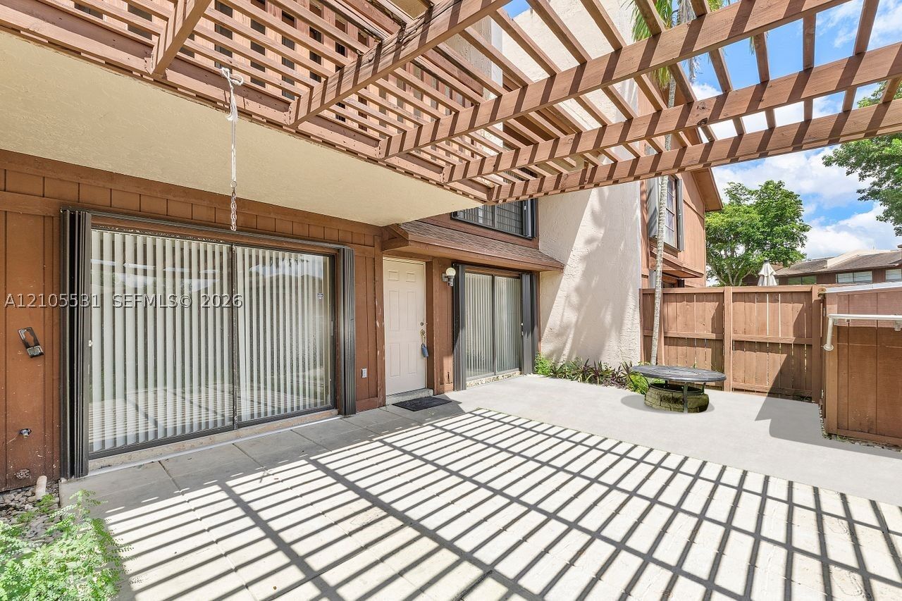 Property Photo: 11500 SW 64th St F FL 33173