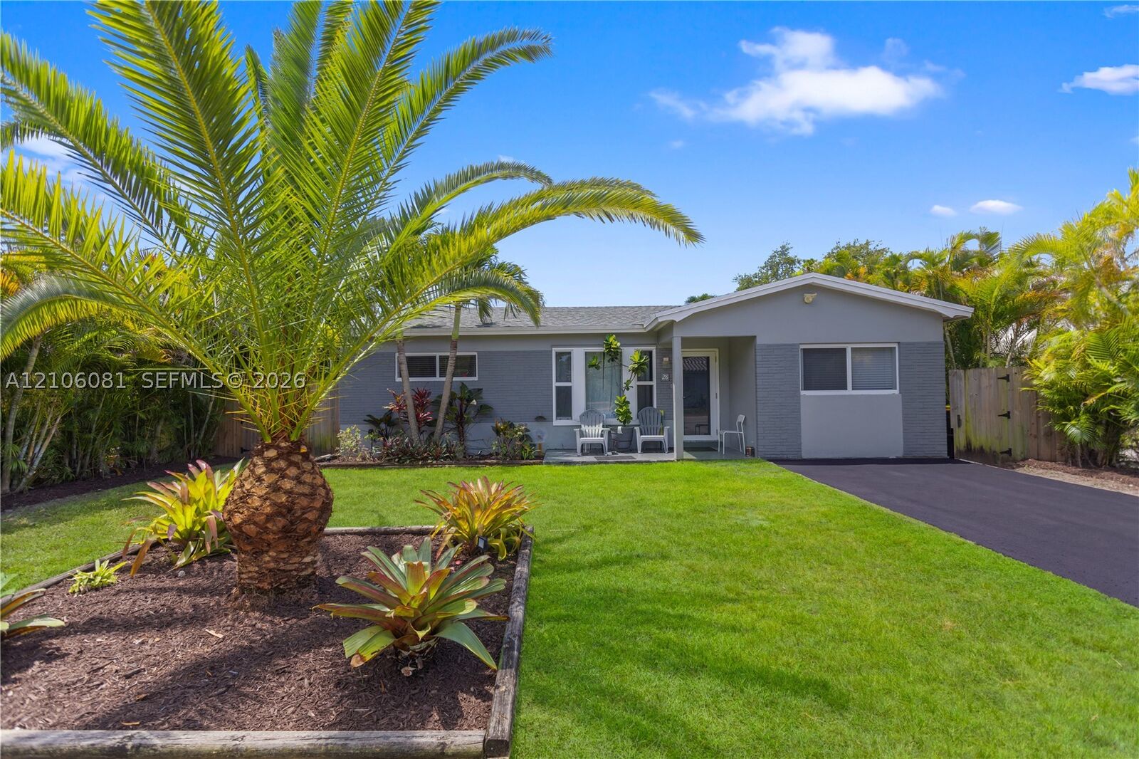 Property Photo:  28 SE 7th St  FL 33004 