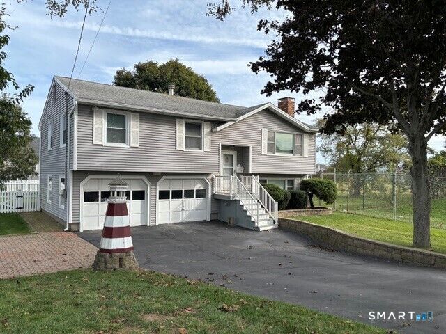 Property Photo:  115 Oak Bluff Avenue  CT 06615 