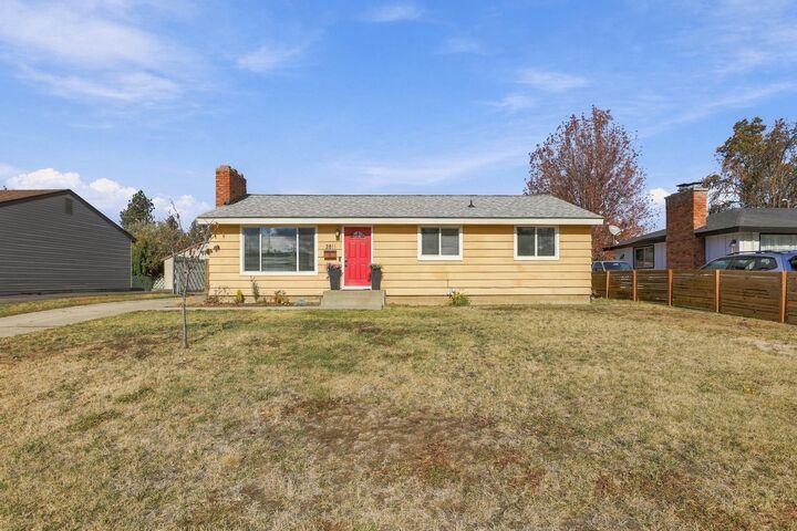 Property Photo: 2811 E 39th Ave WA 99223