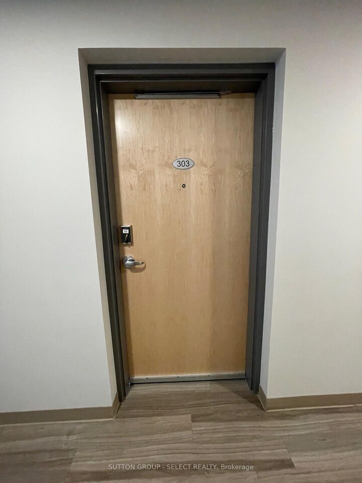 Property Photo: 99 Pond Mills Road 303 ON N5Z 3X3