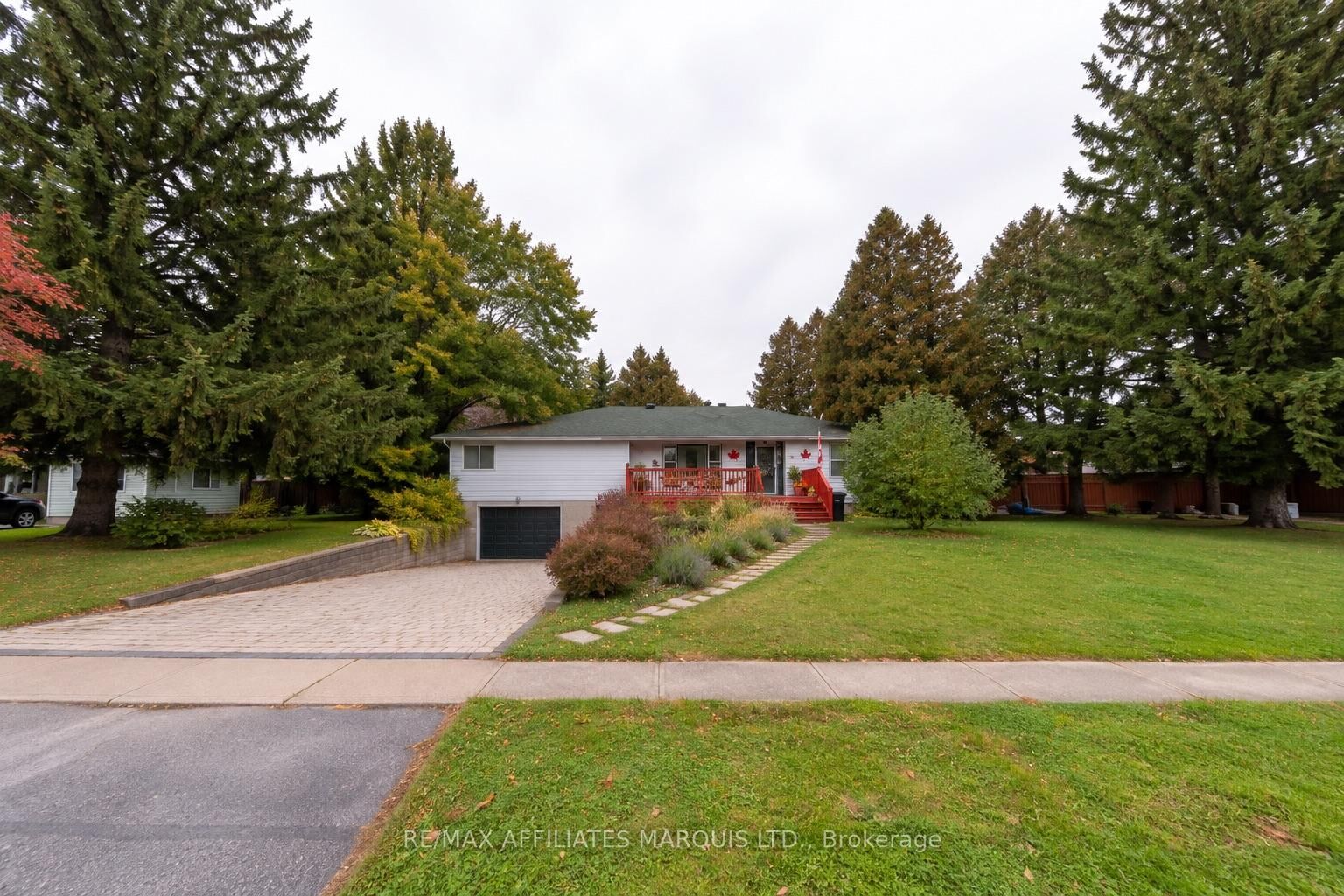 Property Photo:  60 Maple Street  ON K0C 1M0 