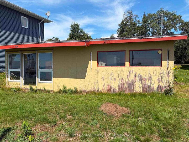 Property Photo:  641 Pebbly Beach Road  ON P7A 0X6 