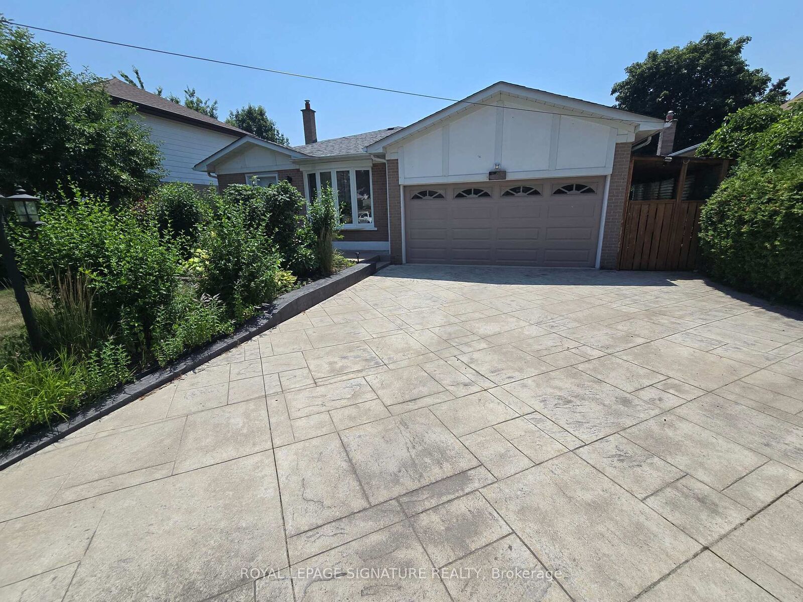 Property Photo:  285 Fiona Terrace Bsmt  ON L5A 3E5 