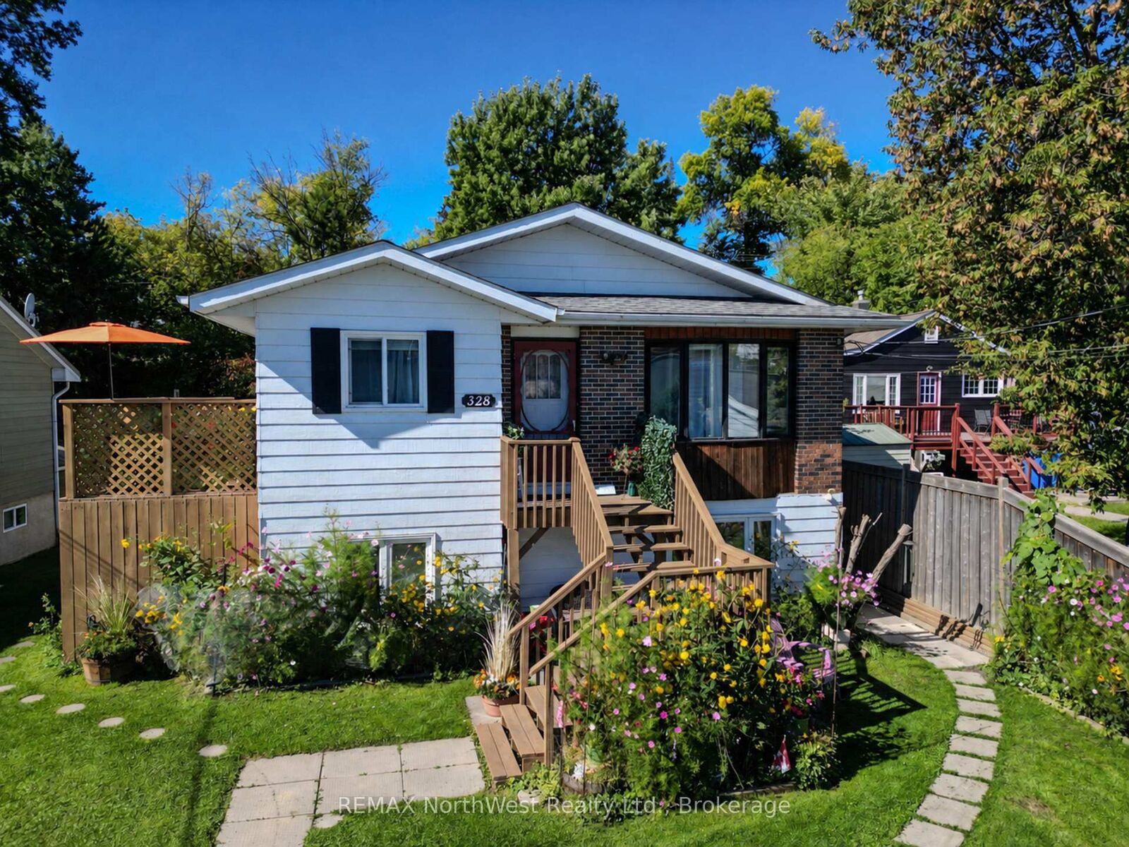 Property Photo:  328 Ninth Avenue S  ON P9N 2J3 