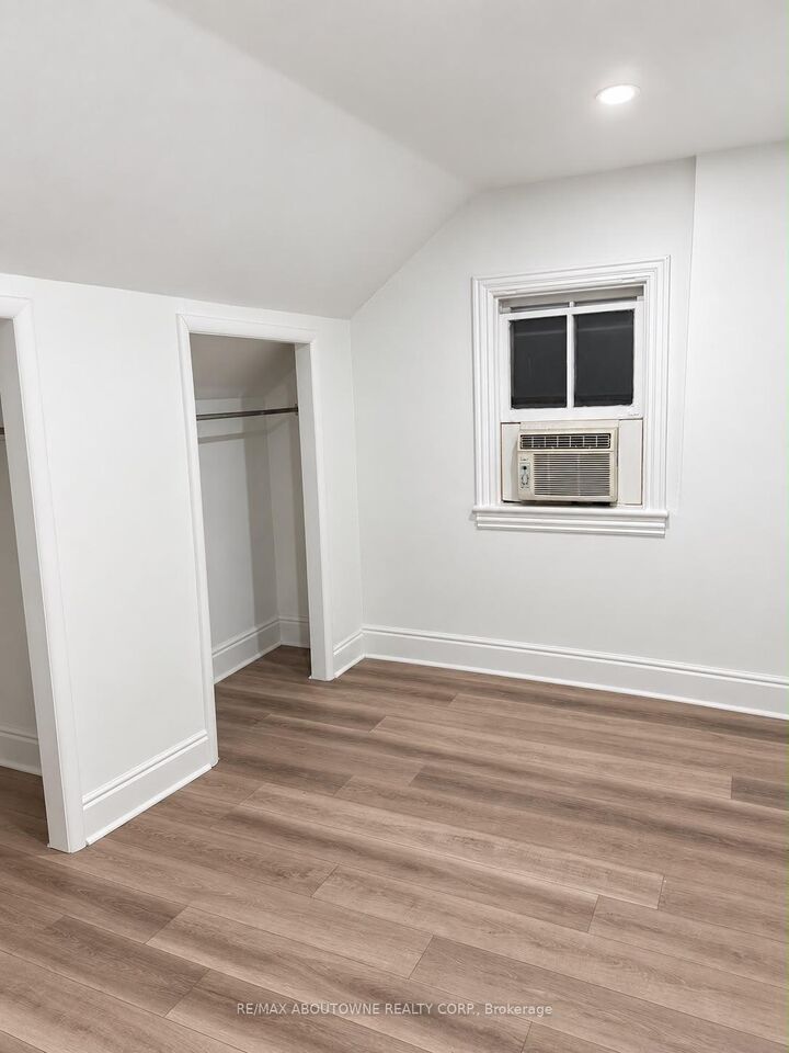 Property Photo:  70 Wellington Street S  ON L8N 2R1 