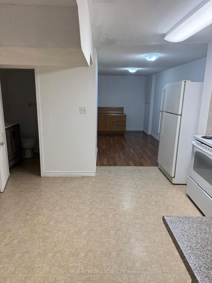 Property Photo:  116 Douglas Haig Drive Basement  ON L3S 1Z4 