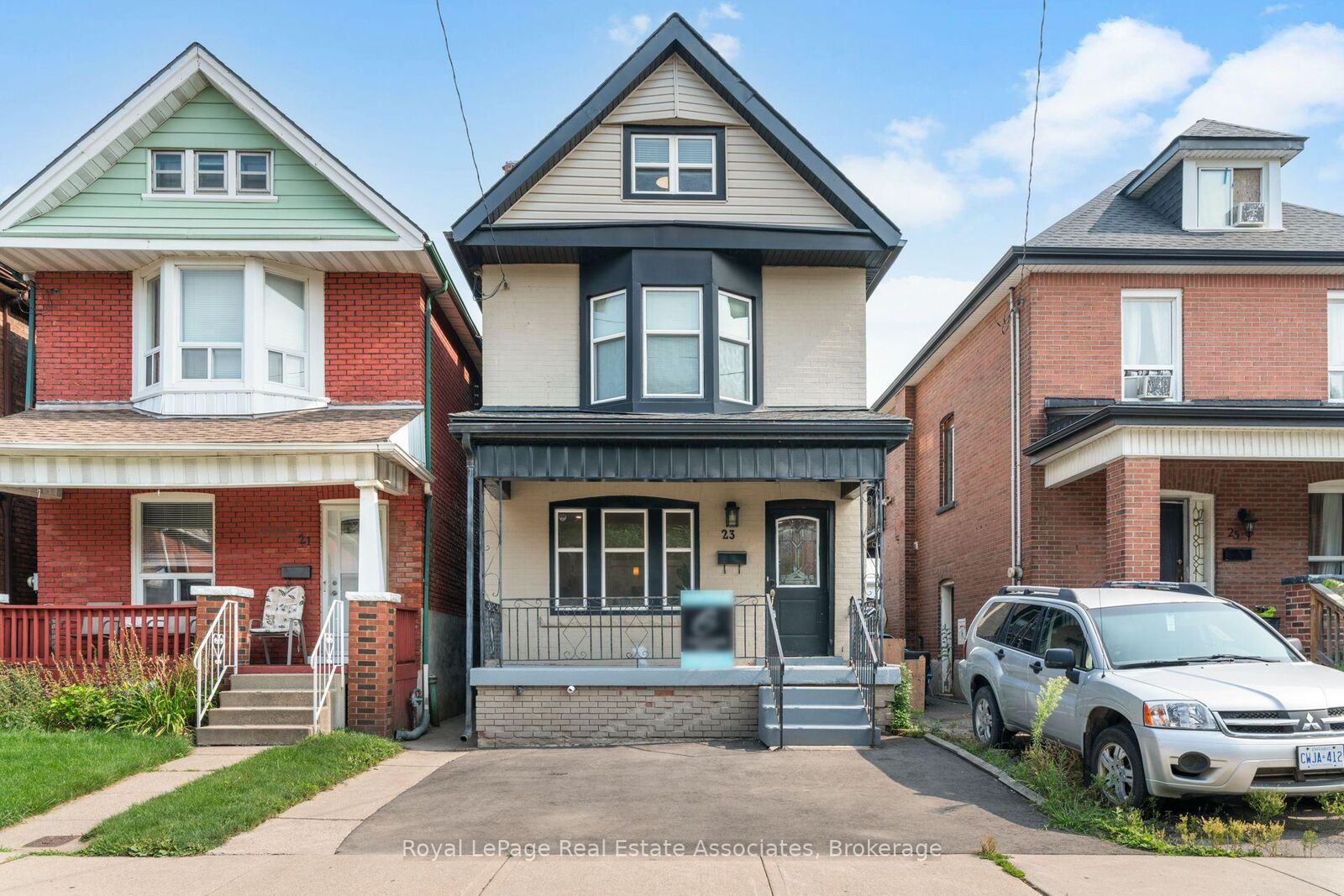 Property Photo:  23 Somerset Avenue Upper  ON L8L 2L4 