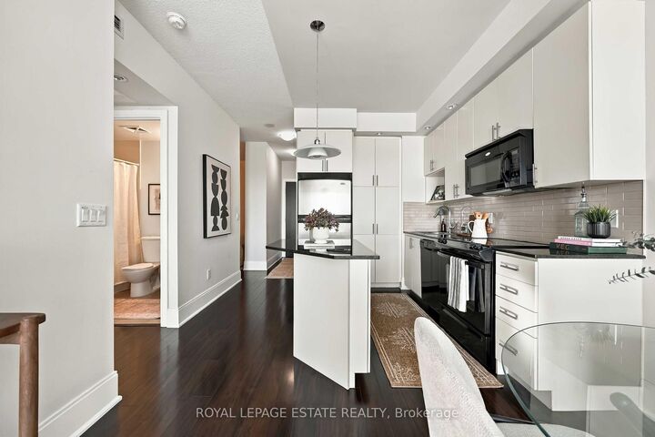 Property Photo:  181 Wynford Drive 604  ON M3C 0C6 