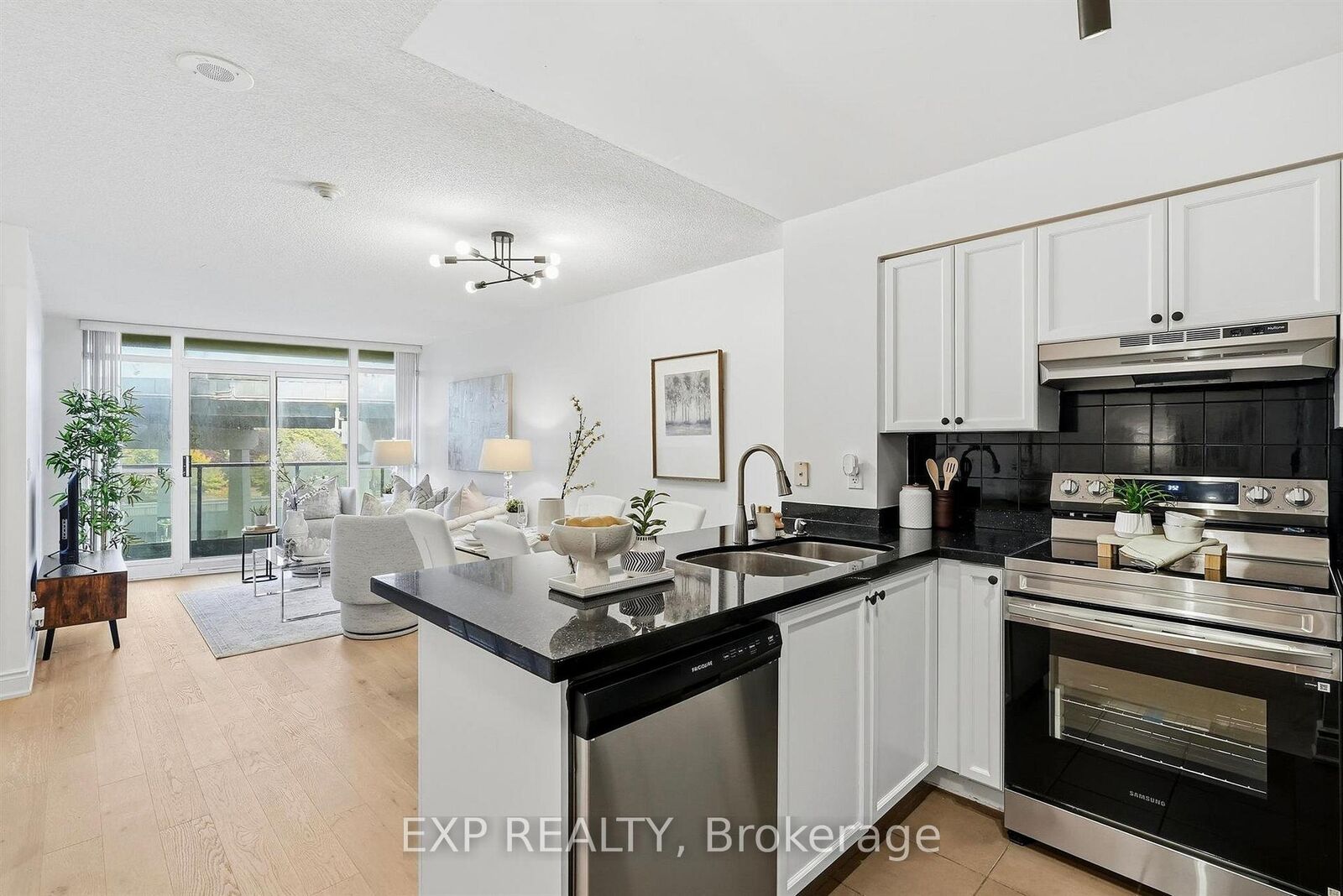 Property Photo:  231 Fort York Boulevard 623  ON M5V 1B2 