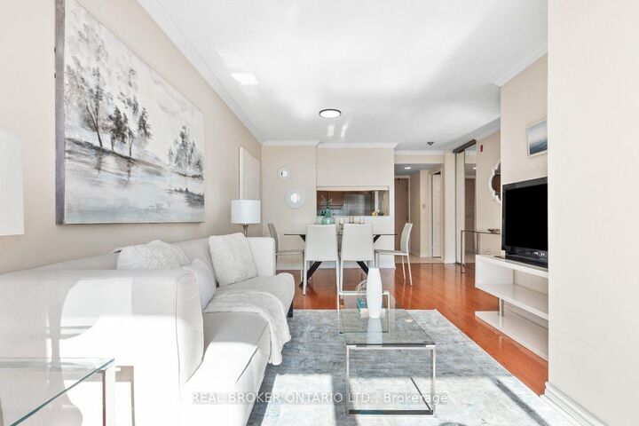 Property Photo:  24 Southport Street 747  ON M6S 4Z1 