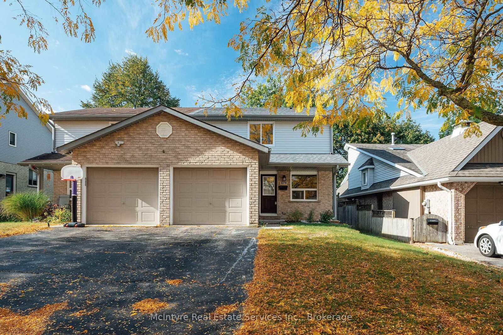 Property Photo:  537B Barwick Crescent  ON N2K 3P4 
