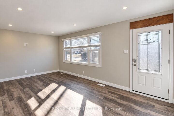 Property Photo:  134 Oakside Street  ON N5Y 1E7 