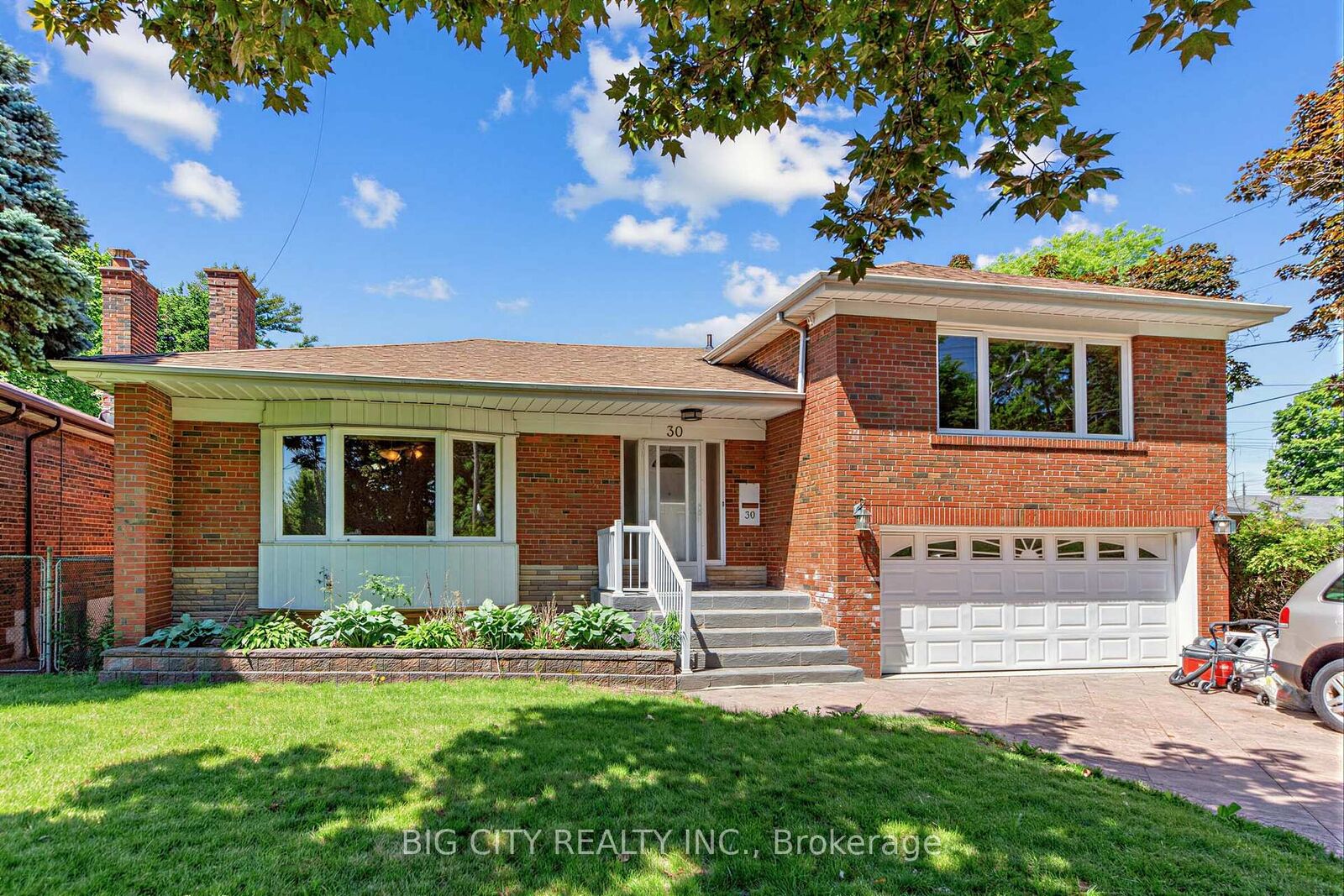Property Photo:  30 Lozoway Drive Main/Upper  ON M1K 2Y4 