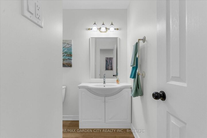 Property Photo:  5045 Pinedale Avenue 82  ON L7L 5J6 