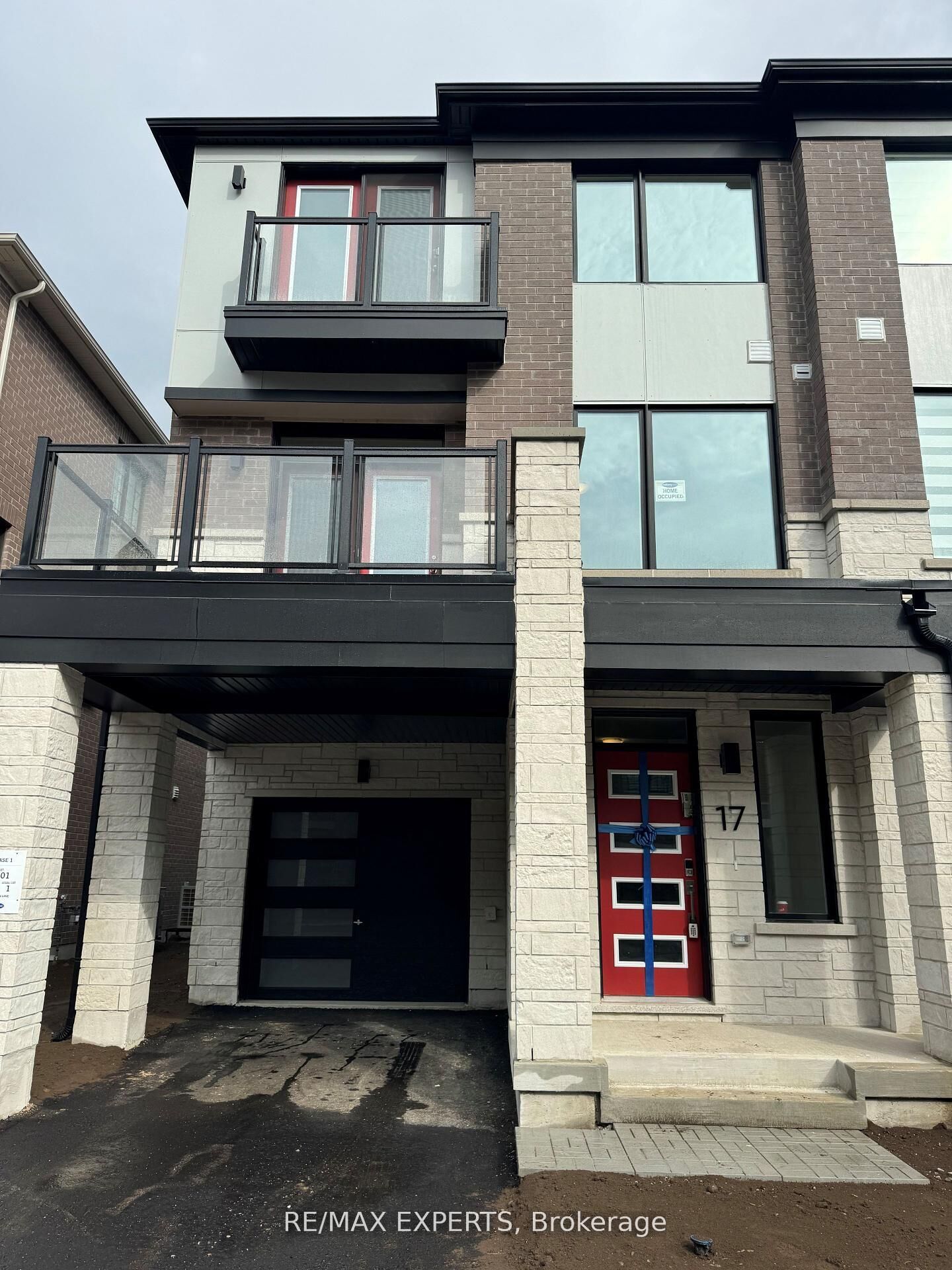 Property Photo:  17 Pearen Lane  ON L9J 0G5 