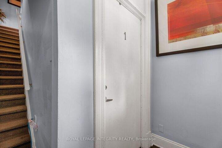 Property Photo:  339 Chapel Street 1  ON K1N 7Z5 
