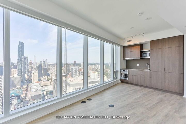 Property Photo:  197 Yonge Street 4612  ON M5B 1M4 