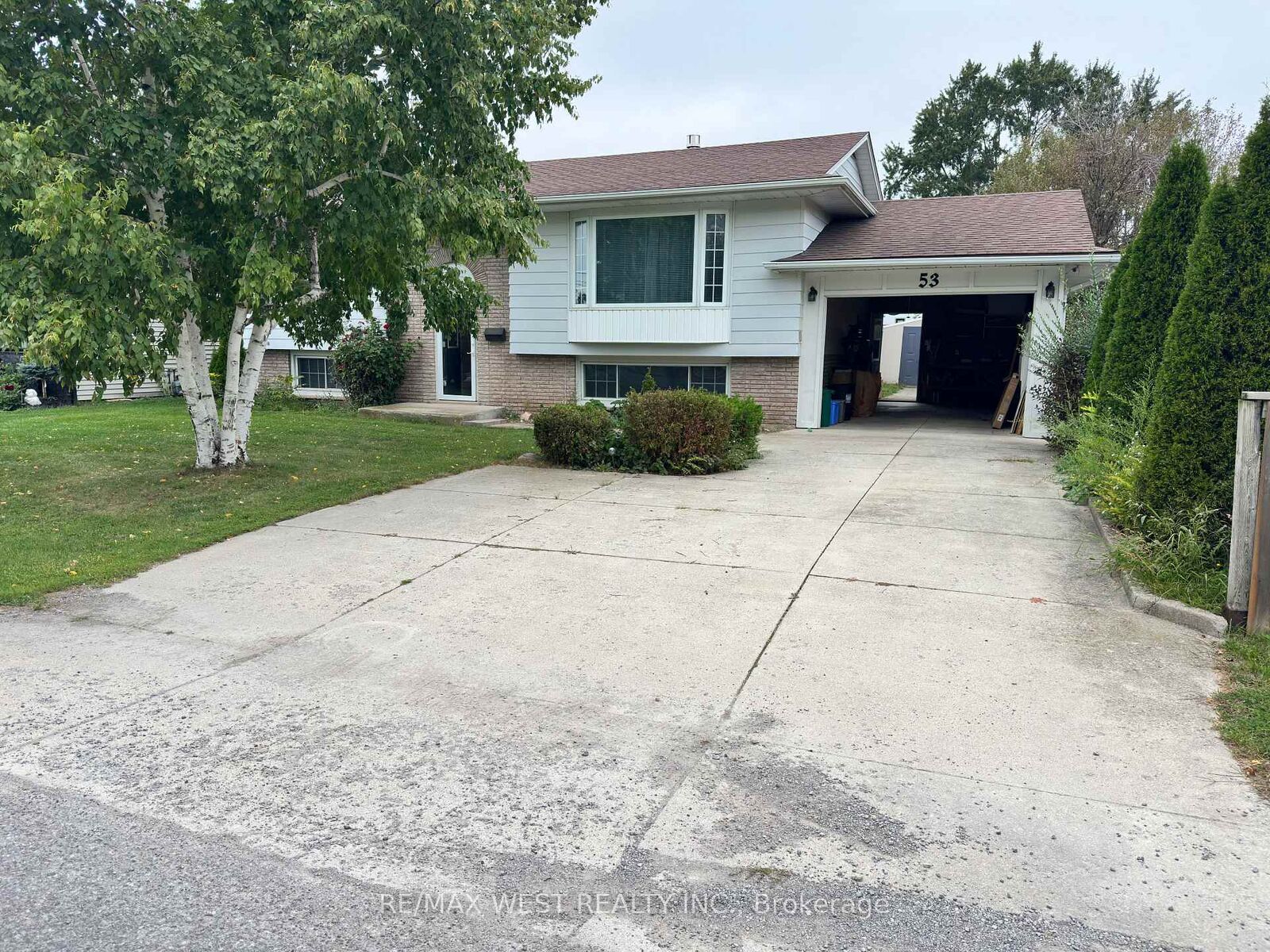 Property Photo:  53 Bloomfield Avenue  ON L2P 1X2 
