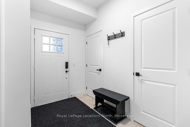 Property Photo:  10 Beausoleil Lane 104  ON L9Y 2X5 