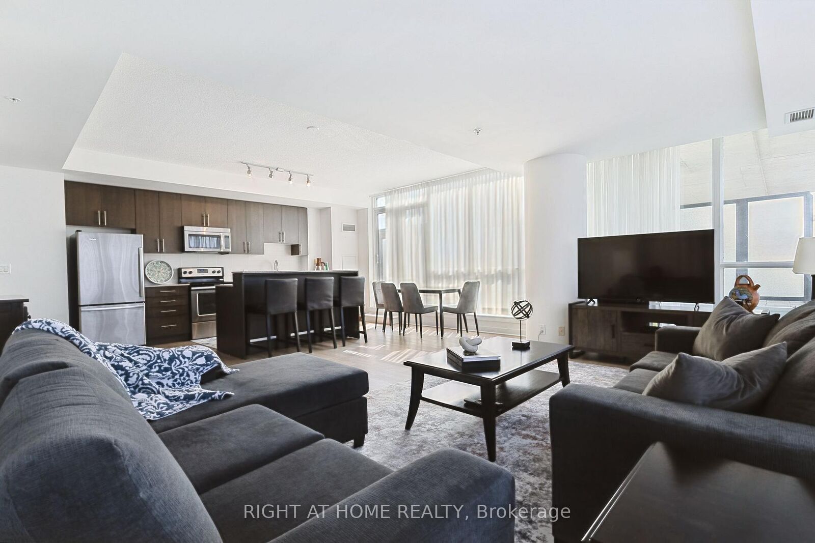 Property Photo:  3985 Grand Park Drive 302  ON L5B 0H8 