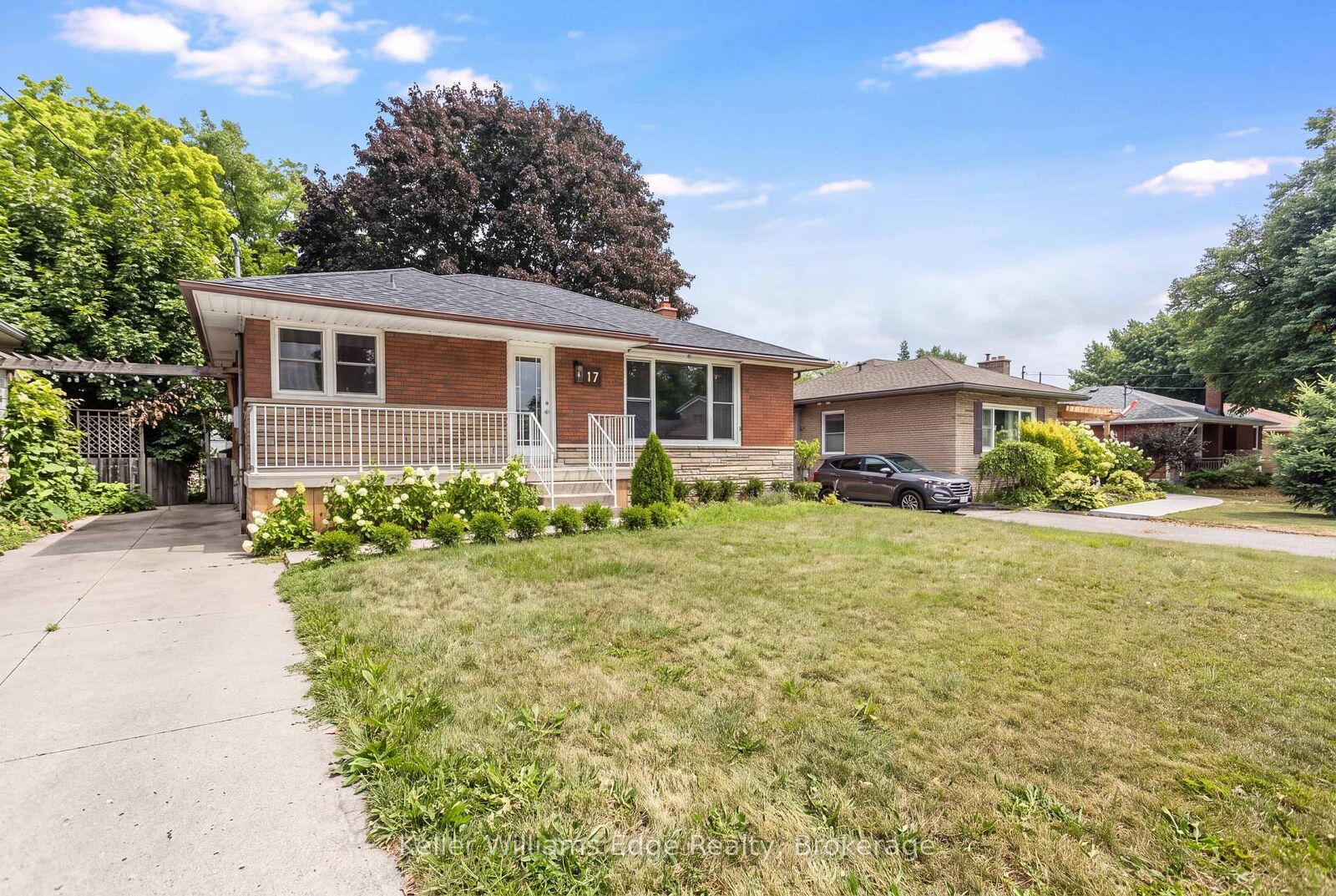 Property Photo:  17 West 21st Street Upper  ON L9C 4M3 