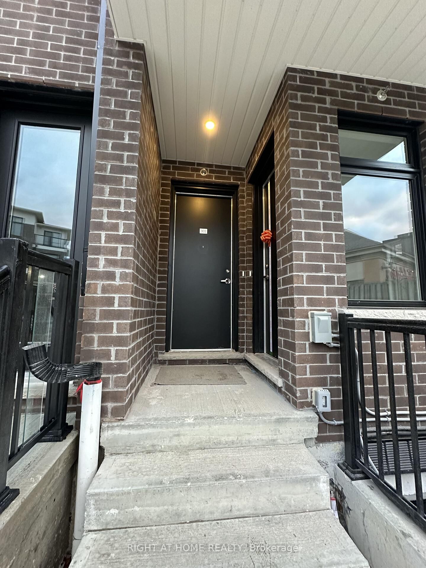 Property Photo:  755 Omega Drive 302  ON L1V 0H1 