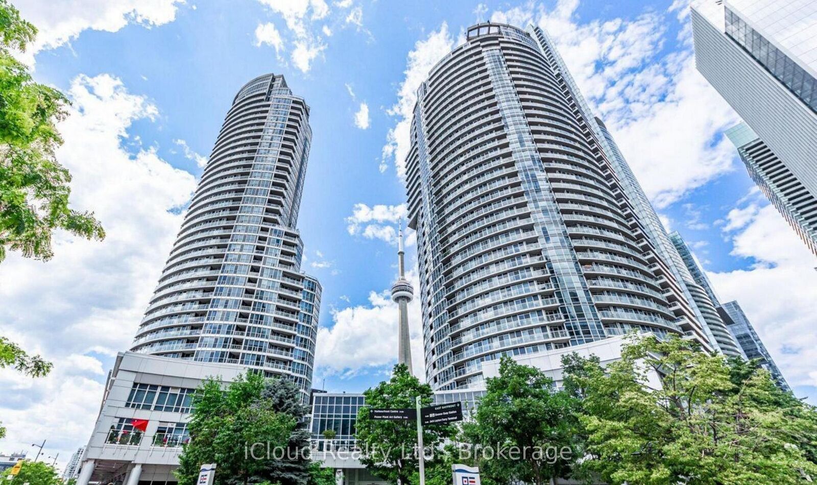 Property Photo:  208 Queens Quay 2501  ON M5J 2Y5 
