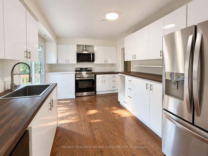 Property Photo:  16 Sir Constantine Drive Main  ON L3P 2X2 