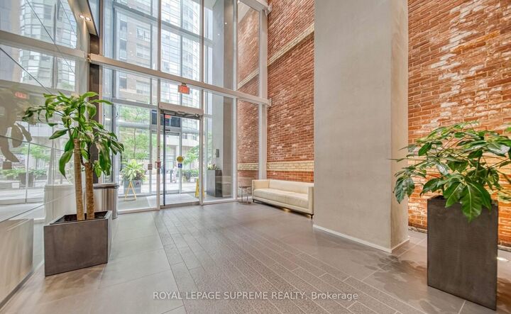 Property Photo:  15 Grenville Street 4305  ON M4Y 1A1 