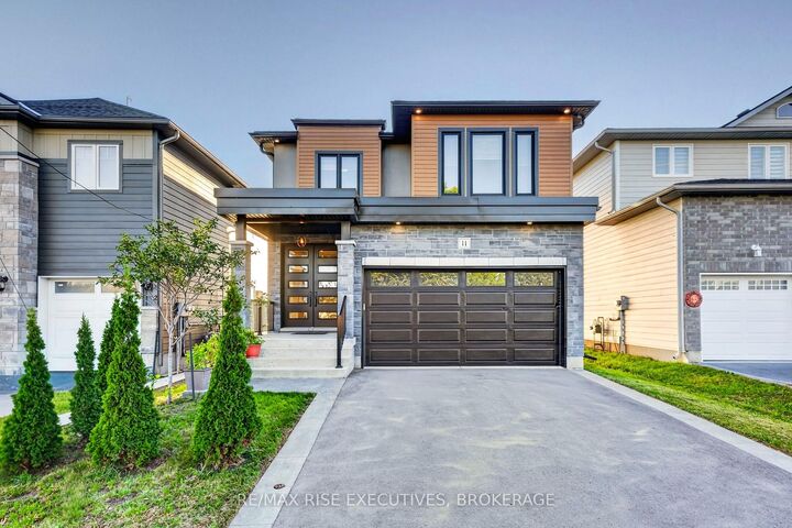 Property Photo:  14 Park Crescent  ON K7N 0C2 