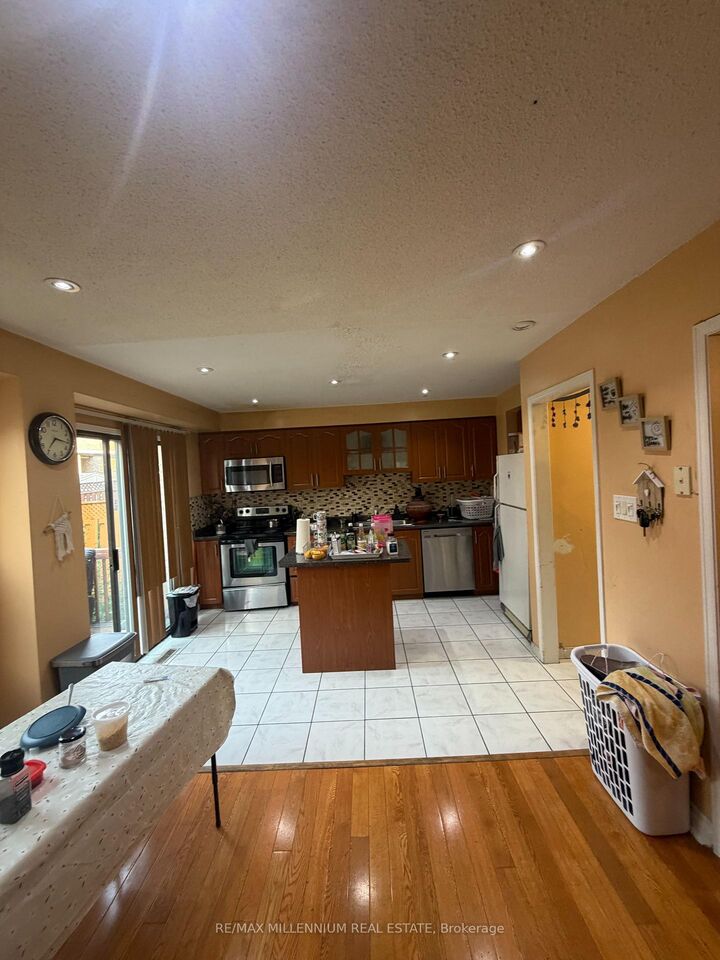 Property Photo:  10 Hendricks Crescent  ON L6Y 4K9 