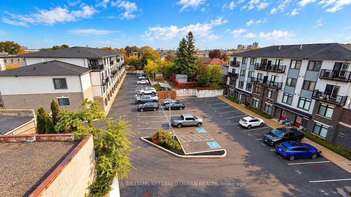 Property Photo:  630 Rogers Road 25  ON M6M 1C1 