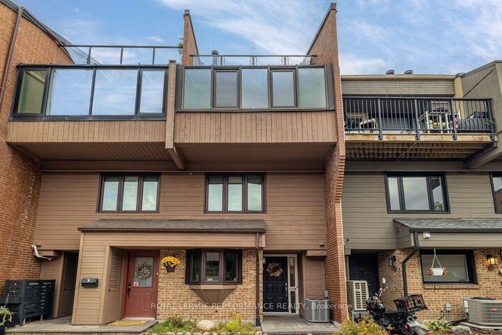 Property Photo:  251 Bruyere Street 2  ON K1N 5E5 