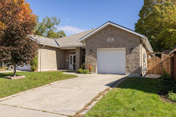 Property Photo:  27 Victoria Avenue  ON K7G 2R9 