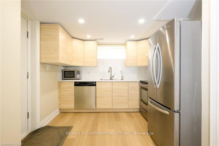 Property Photo:  347 York Road Lower #2  ON L7R 3X5 