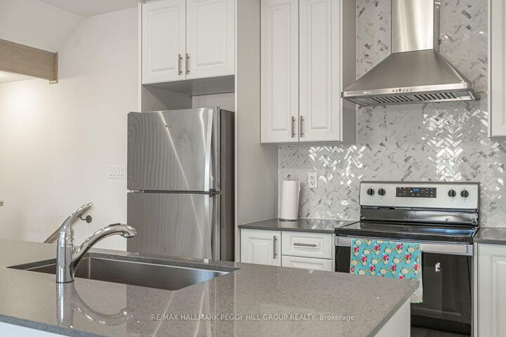 Photo de la propriété:  31 Bluebird Lane  ON L4N 6A3 