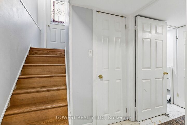 Property Photo:  3275 Dragon Drive Basement  ON L5B 3H6 