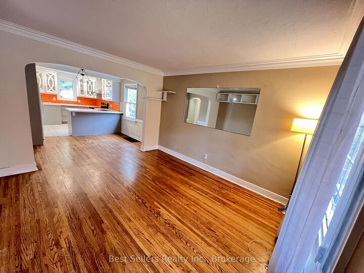 Property Photo:  75 Vanbrugh Avenue Main  ON M1N 3T1 