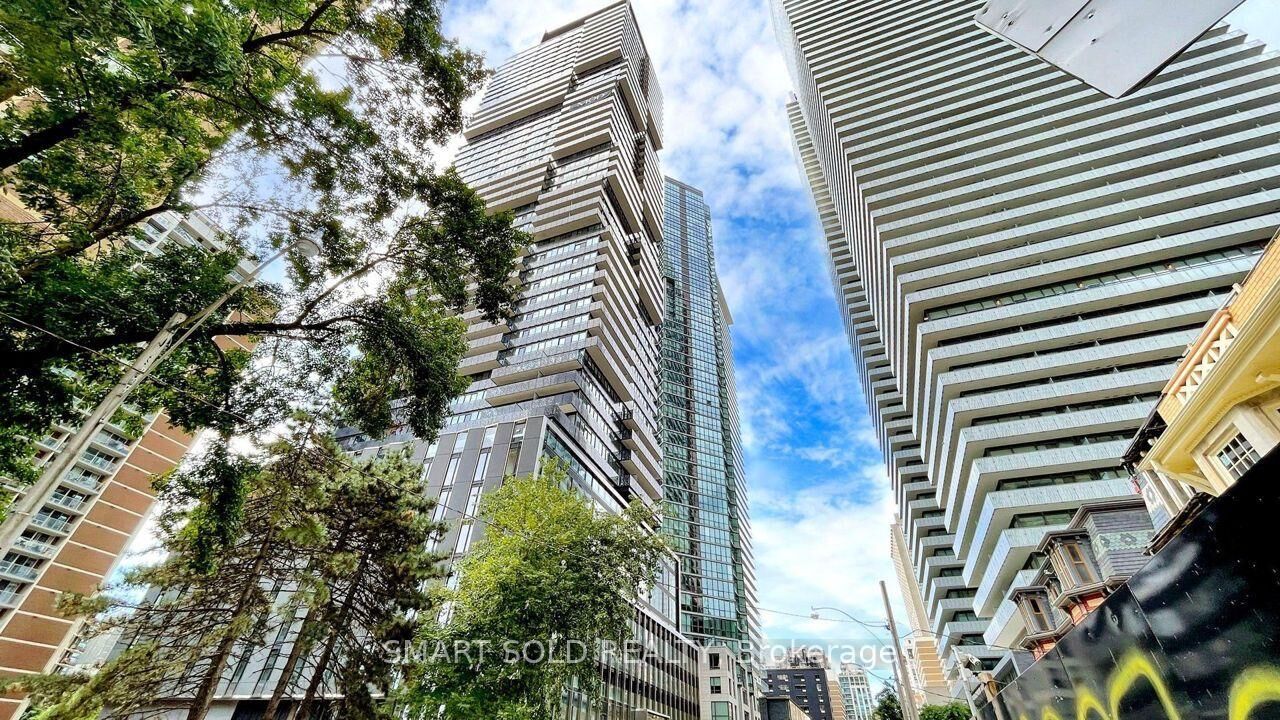 Property Photo:  55 Charles Street E Th05  ON M4Y 0J1 