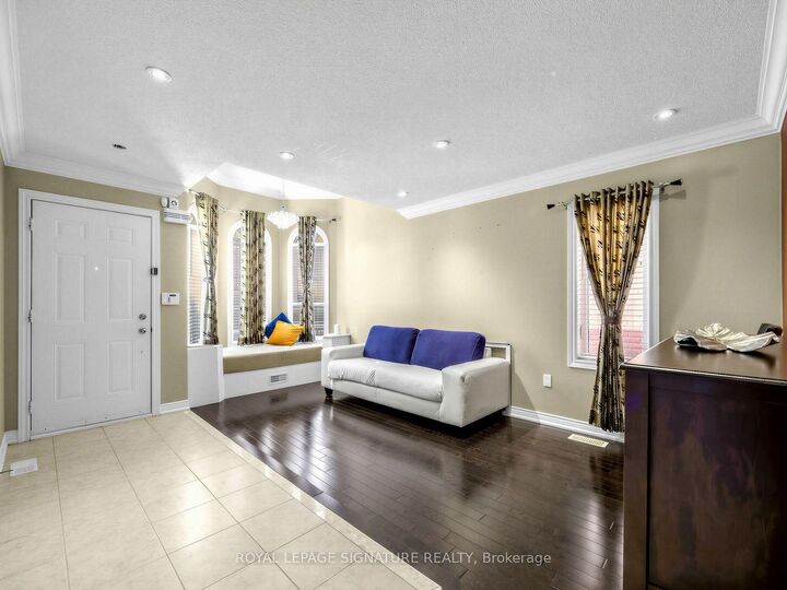 Property Photo:  27 Shapland Crescent  ON L1Z 0K2 