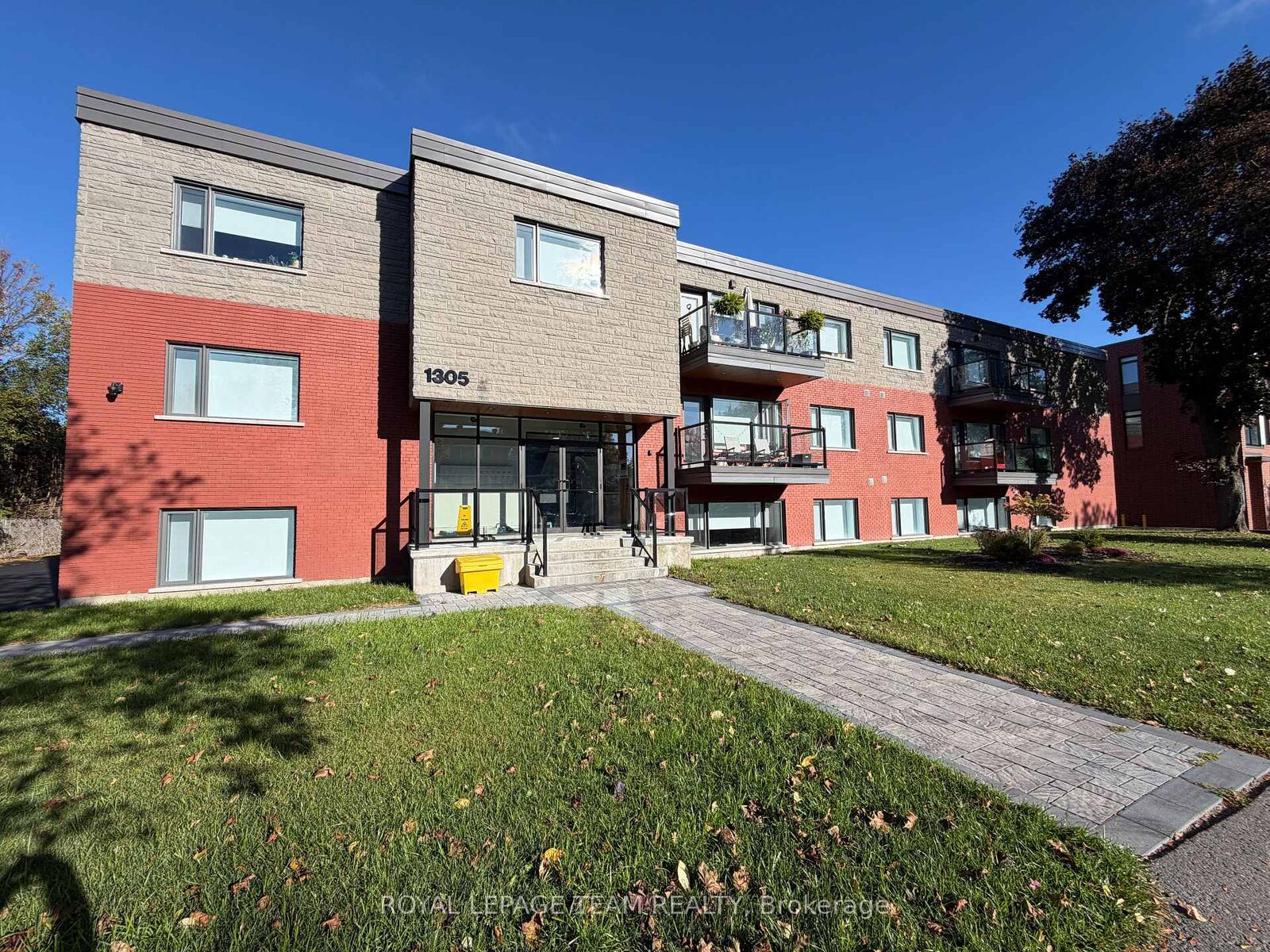 Property Photo:  1305 Summerville Avenue B06  ON K1Z 8G7 