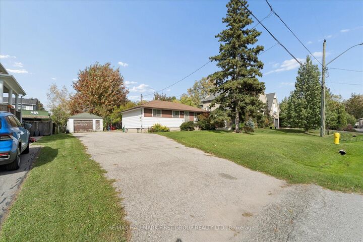 Property Photo:  3050 Ebony Street  ON L1S 1B9 