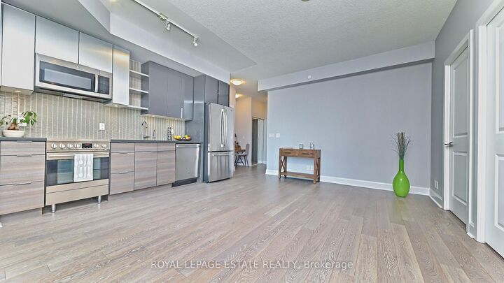 Property Photo:  33 Shore Breeze Drive 2901  ON M8V 1A1 